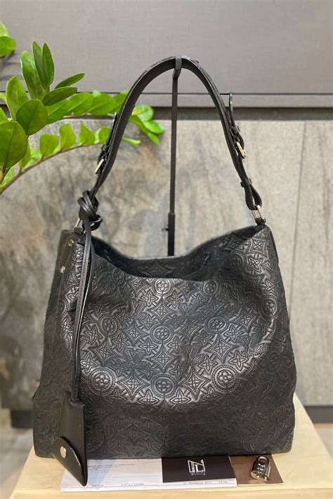 louis vuitton flower hobo noir|Louis Vuitton antheia hobo.